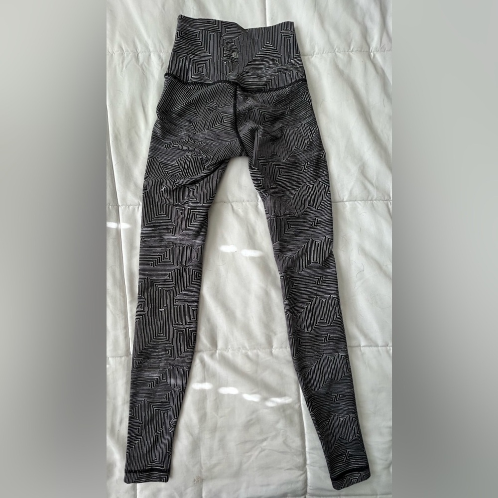 Women’s Lululemon leggings Sz. 2 - Picture 2 of 4